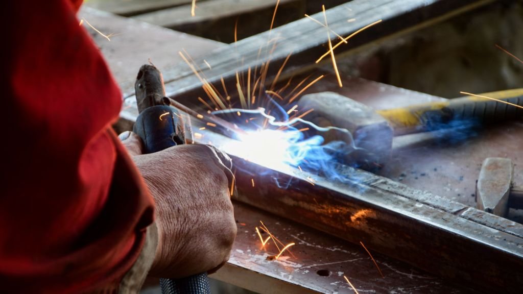 How Steel Pipe Supply Chain Works in India – Role of a Manufacturer of Steel Pipes in India